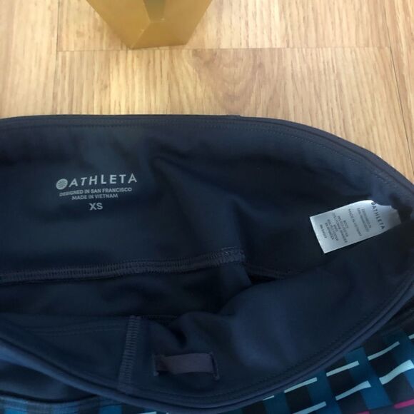 ATHLETA Blue Mesh Geometric Multicolor Zipped Side Pockets Capri Leggings - Picture 5 of 8